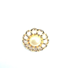 Load image into Gallery viewer, Gold/Pearl effect Round Button - (20mm)
